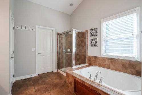 716 Ballater Dr, Delaware OH  43015-7184 exterior