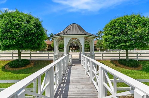 15563 Estancia Ln, West Palm Beach FL  33414-7439 exterior