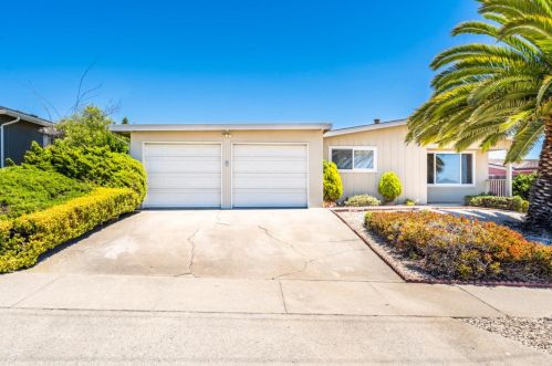 3196 Crescent Ave, Marina, CA 93933-2753