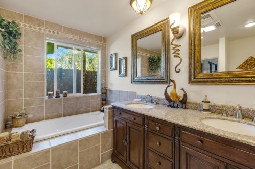 32 Lincoln Pl, Rancho Mirage CA  92270-1970 exterior