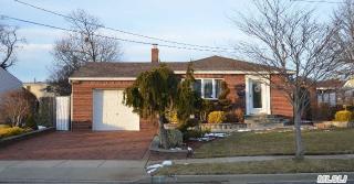 229 Cedar St, East Massapequa, NY 11758-2820