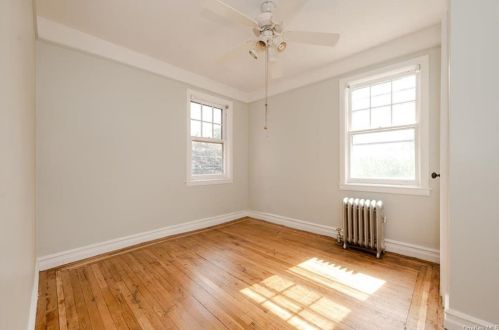 2340 Laconia Ave, Bronx NY  10469-1441 exterior