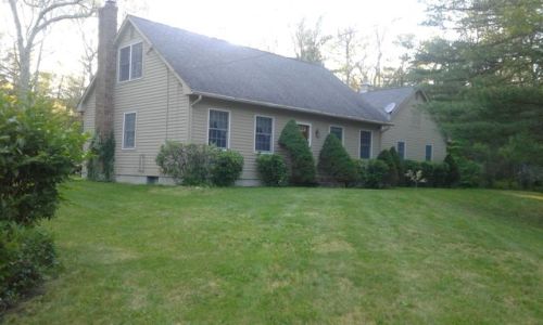 26 Laurel Dr, Norwich, CT 06384-2014