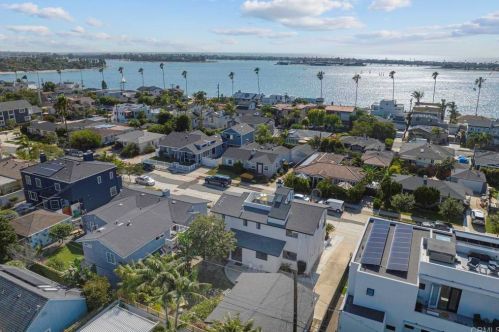 3535 Bayonne Dr, San Diego, CA 92109-6605