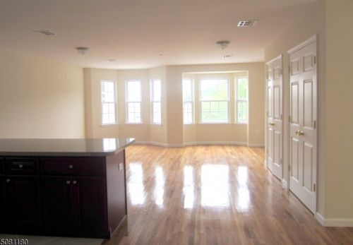 150 Manchester Pl, Newark NJ  07104-1721 exterior