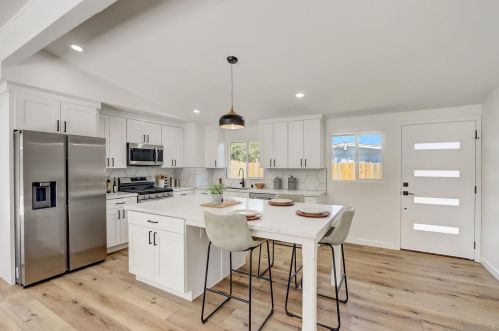 6265 Lk Alamor Ave, San Diego CA 92119-3407 exterior