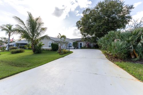 3805 6th Ln, Vero Beach, FL 32968-1317
