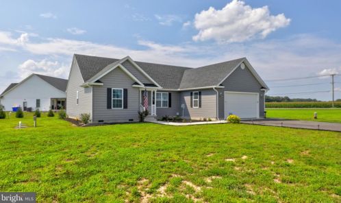 4 Highland Dr, Seaford DE  19973-4827 exterior