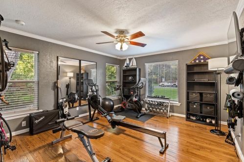 9335 Frst Hl Blvd, Dallas TX 75218-4004 exterior