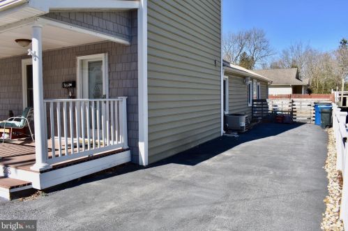 205 7th St, Laurel, DE 19956-1939