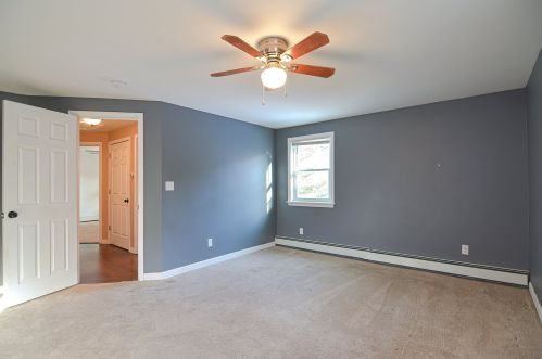 12 Olesen Rd, Derry NH 03038-4846 exterior