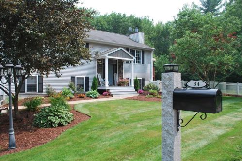 34 Tower Hill Rd, Cumberland RI  02864-1524 exterior