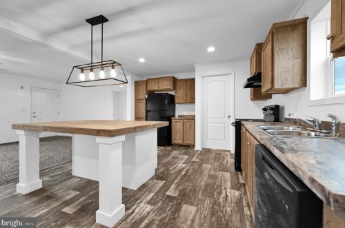 1366 Kbs Rd, Spring Grove PA  17362-8708 exterior