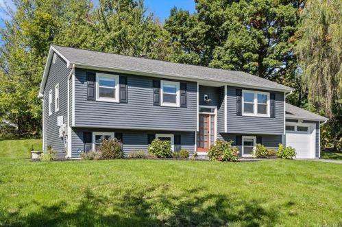 182 Riverview Dr, Fishkill, NY 12524-1441