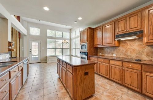 3604 Leanne Dr, Lewisville TX  75022-0962 exterior