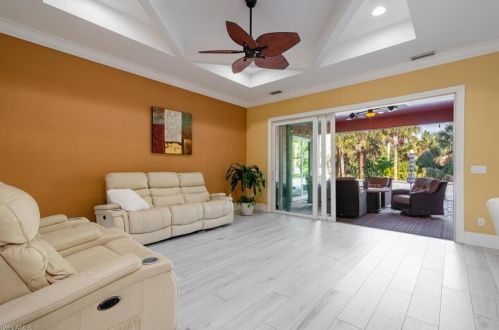 670 1 St, Naples FL 34117-5106 exterior