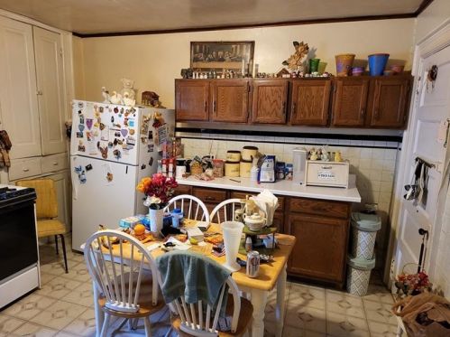 2422 Cobden St, Pittsburgh PA  15203-2711 exterior