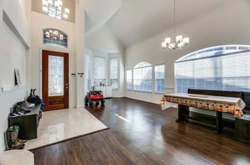 8519 Rugby Dr, Irving TX  75063-9385 exterior