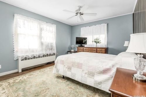 8 Carrington Dr, Elwood NY  11731-3005 exterior