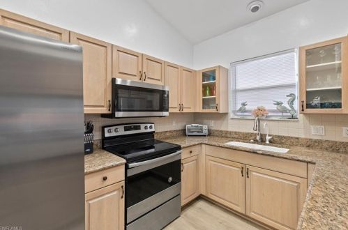 865 105 Ave, Naples FL 34108-1838 exterior