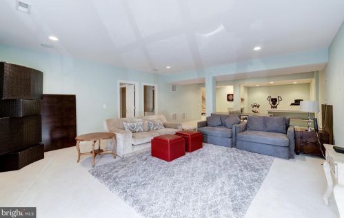 19376 Ml Dm Pl, Leesburg VA 20176-1637 exterior