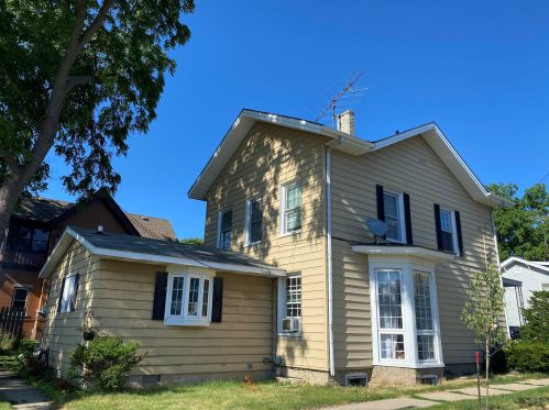 214 4th St, Watertown, WI 53094-3863