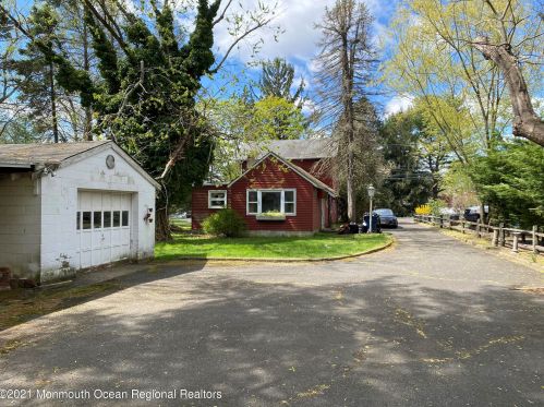 808 Bowne Rd, Tinton Falls, NJ 07712-2522