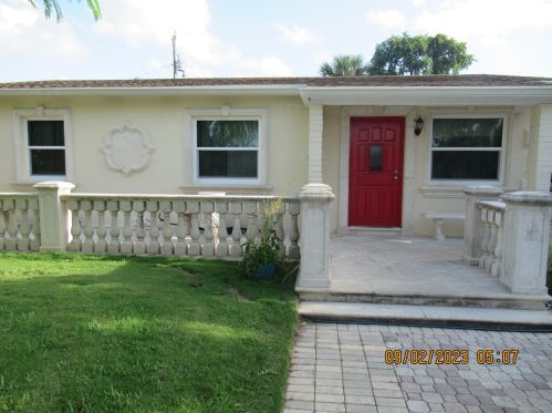 828 Fernwood Dr, West Palm Beach, FL 33405-3512