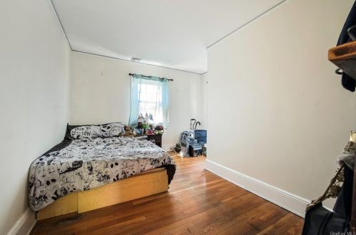 176 Davis Ave, White Plains NY  10605-3107 exterior