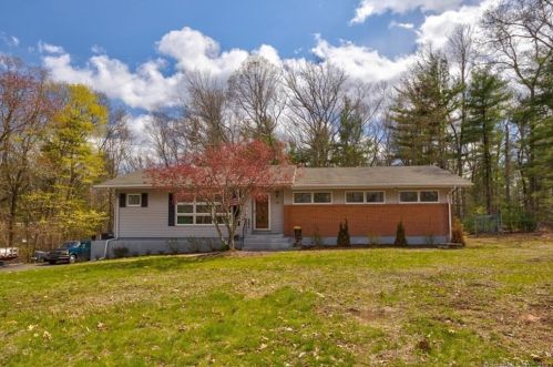 10 Riga Ln, Manchester, CT 06043-7233