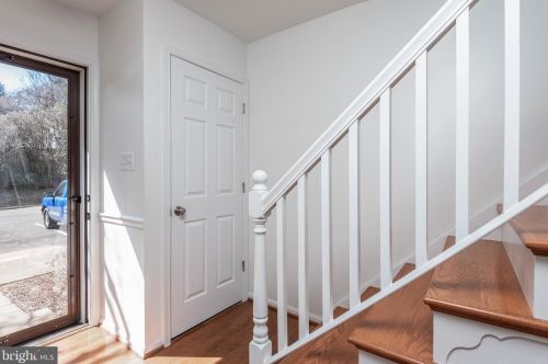 5828 Kara Pl, Springfield, VA 22015-3327