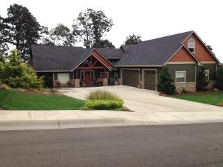 2530 Pine St, Stayton, OR 97383-1582
