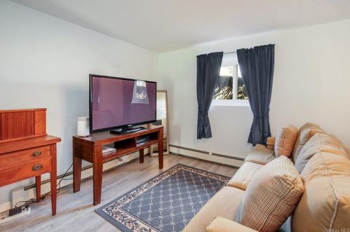 2839 Moreland St, Yorktown Hgts NY  10598-2420 exterior