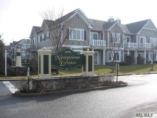 26 Carolyn Ct, Amityville, NY 11701-1551