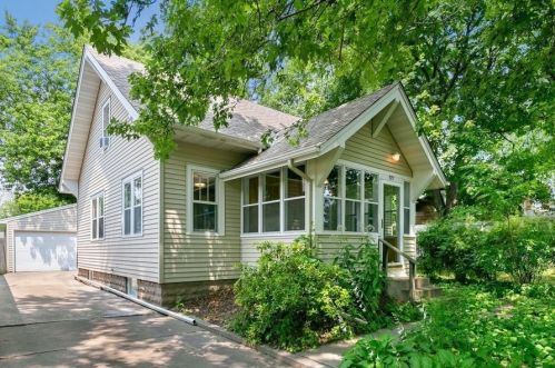 927 Dodd Rd, Saint Paul, MN 55118-1207