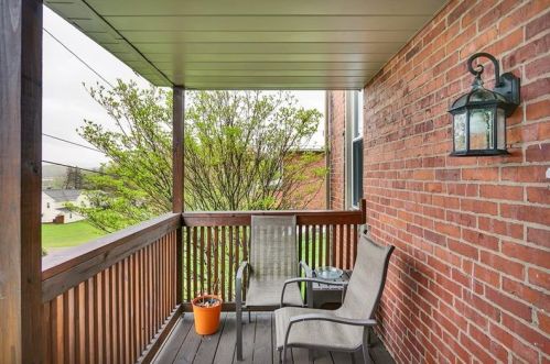 1341 Oaklawn Dr, Latrobe, PA 15650-2225