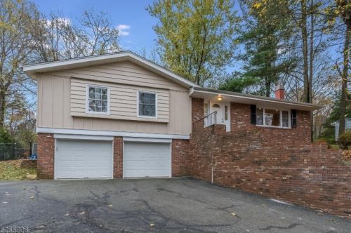 57 Warren Rd, Sparta, NJ 07871-2720