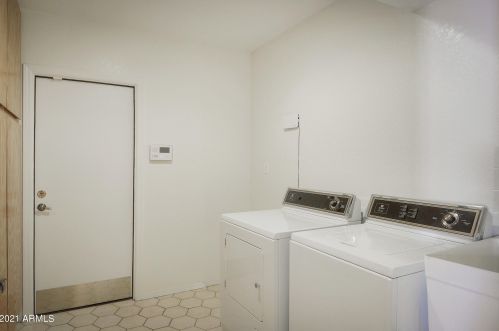 8750 7th Ave, Phoenix AZ 85007-1703 exterior