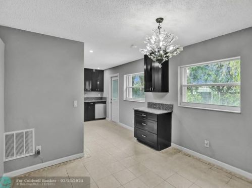 1317 13th St, West Palm Beach, FL 33401-2444