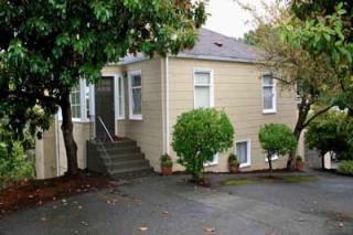 406 Raye St, Seattle WA  98119-2315 exterior
