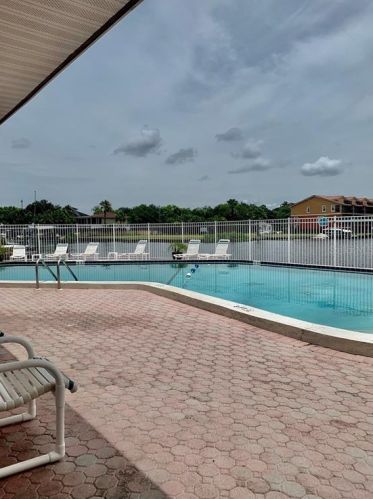 318 Moorings Cove Dr, Tarpon Springs FL  34689-2682 exterior