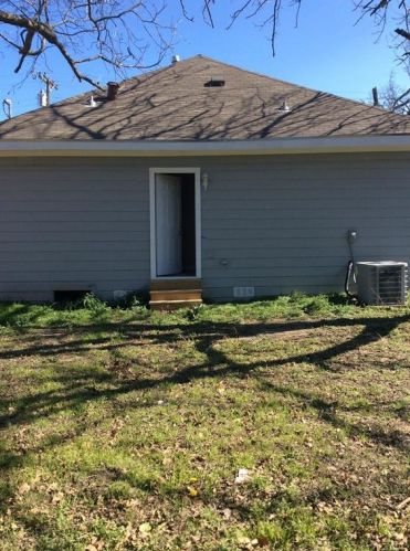 415 Brazos Ave, Cleburne TX 76031-5006 exterior