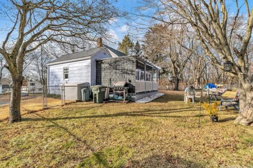 234 Pilgrim Pl, Bridgeport CT  06610-1340 exterior