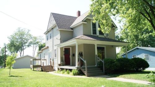 618 4th St, Nevada, IA 50201-2225