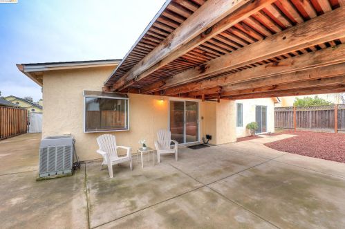 1861 Concannon Dr, Oakley CA  94561-3018 exterior