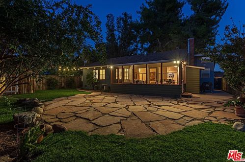 7101 Texhoma Ave, Van Nuys, CA 91406-3535