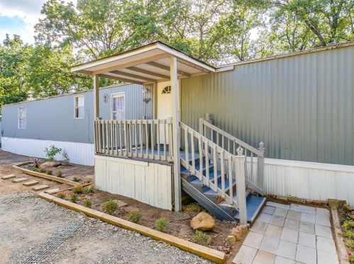 1802 Whispering Oaks St, Burleson TX  76028-6625 exterior