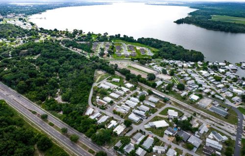 1525 Pleasant St, Tavares FL  32778-4001 exterior