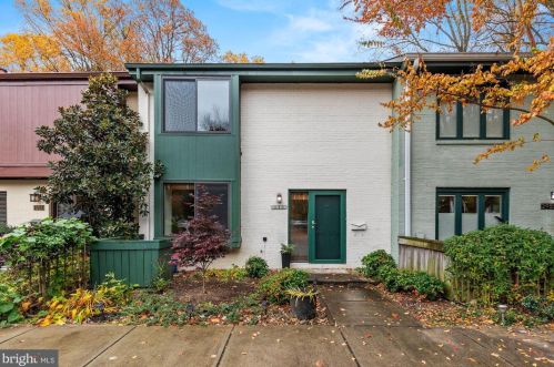 2057 Golf Course Dr, Herndon VA  20191-3839 exterior