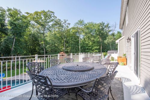 9 Maxim Ct, Jackson Twp NJ 08527-3893 exterior